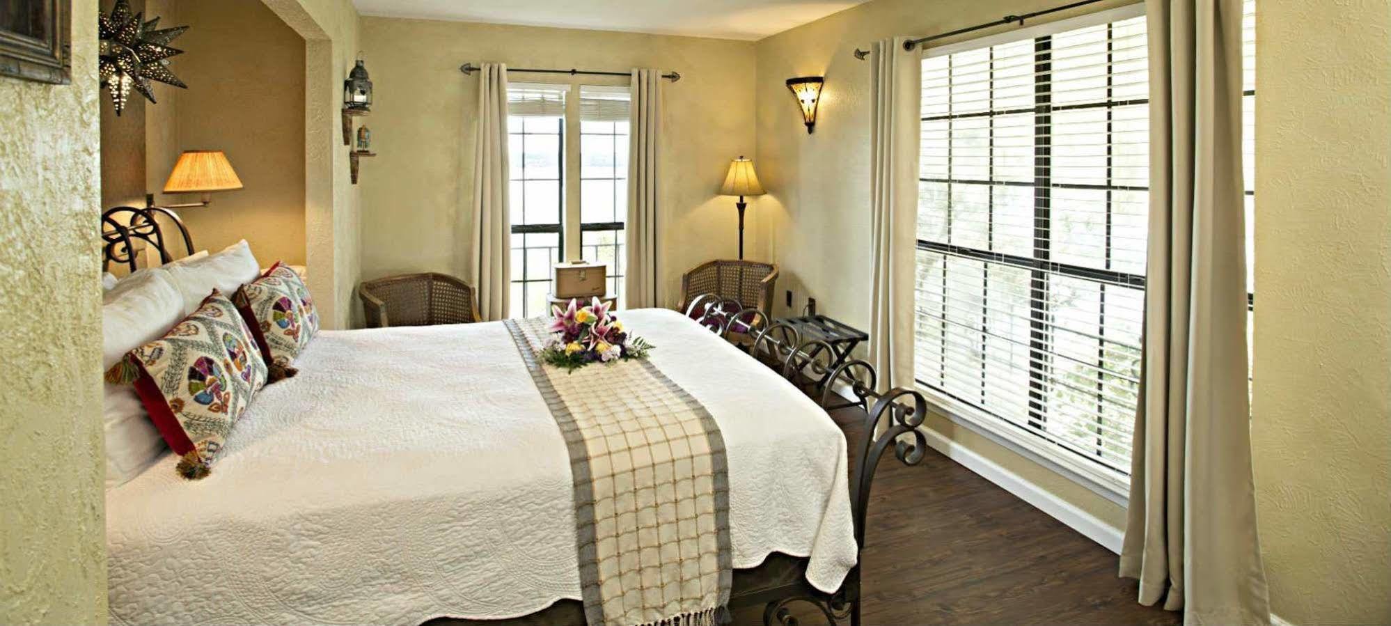 Lakehouse Bed And Breakfast Canyon Lake Bagian luar foto